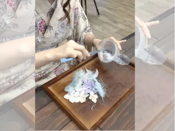 【３】選んだ素材をバルーンの中に入れます